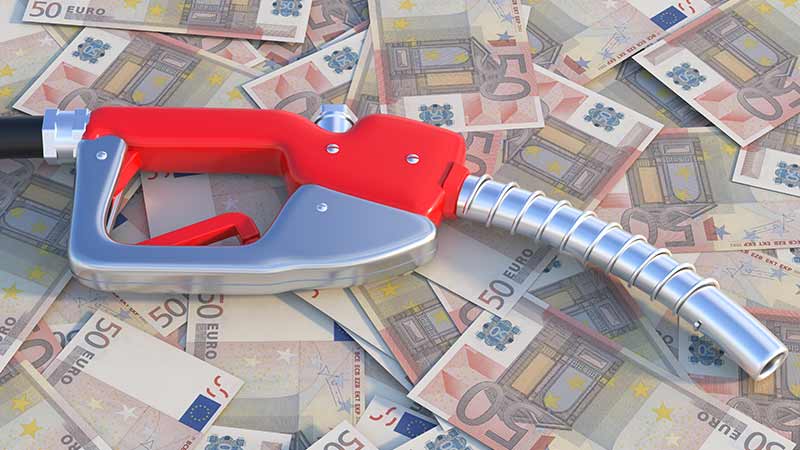 Crisi ucraina: sale ancora il prezzo della benzina. Ancona e Perugia le città dove si spende meno